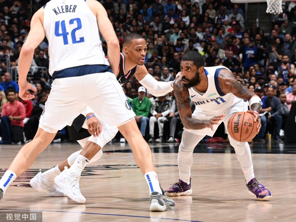 沙特豪门1亿年薪邀约 莱万拒绝！铁心留守巴萨 想拿欧冠冠军