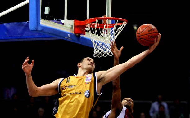 穆雷三分准绝杀约基奇28分 掘金送湖人四连败.